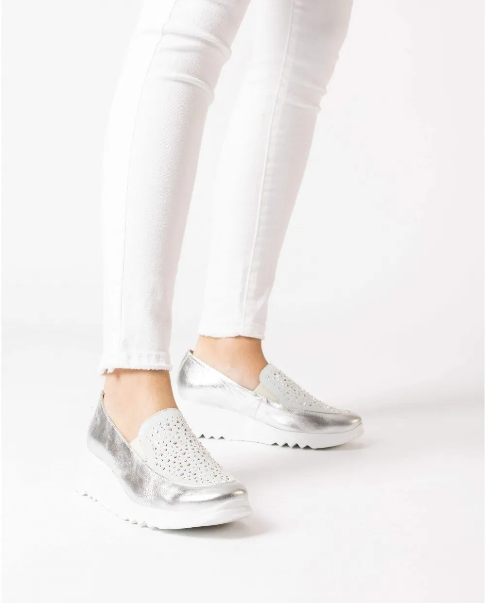 Heartfly Rhinestone Slip-on Sneakers