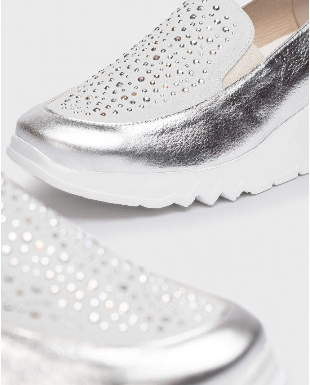 Heartfly Rhinestone Slip-on Sneakers