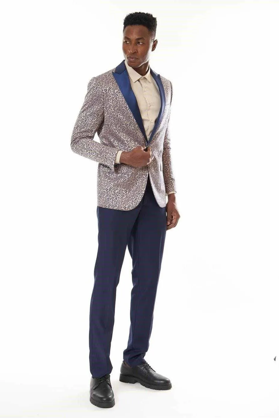 MEN'S SUIT IN LEOPARD PRINT