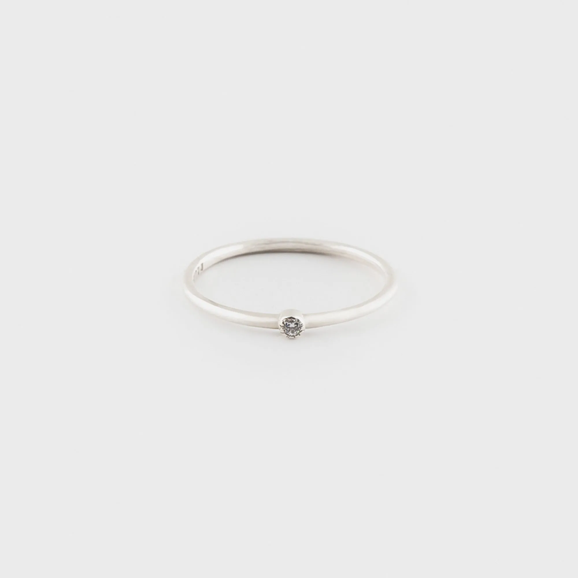 Simple Cléo Diamond Ring